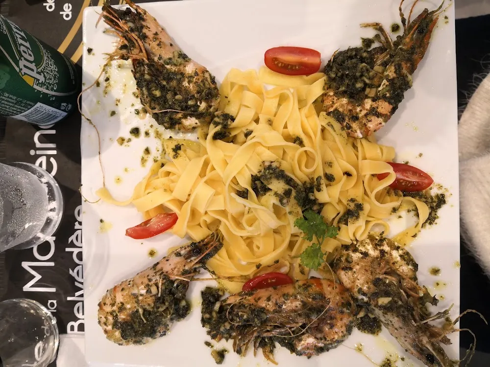 Crevettes Entières Persillées A l'Ail Et Tagliatelle